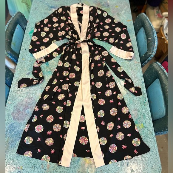 Pastel & Black Robe - Picture 1 of 11